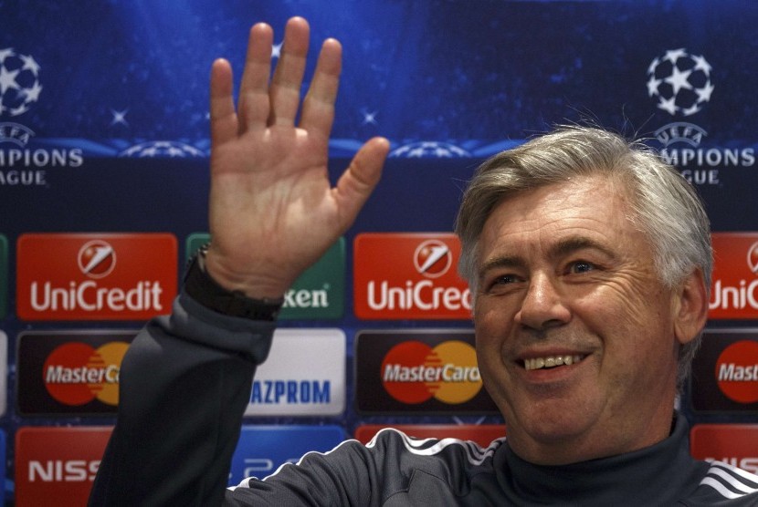 Real Madrid's coach Carlo Ancelotti waves at the start of a news conference at Valdebebas sports grounds in Madrid November 3, 2014 on the eve of Champions League soccer match against Liverpool.