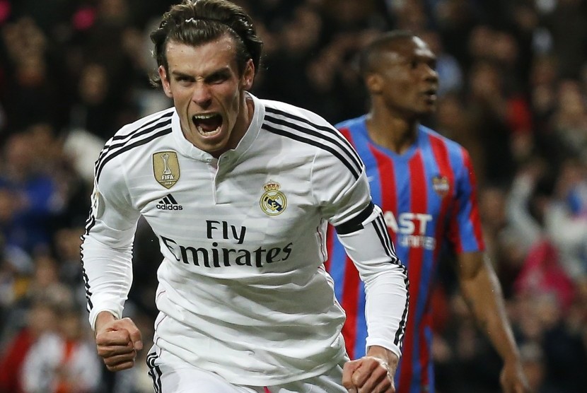 Real Madrid's Gareth Bale celebrates his goal against Levante during their Spanish First Division soccer match at Santiago Bernabeu stadium in Madrid March 15, 2015