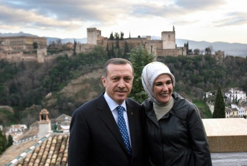 Recep Tayyip Erdogan beserta istri