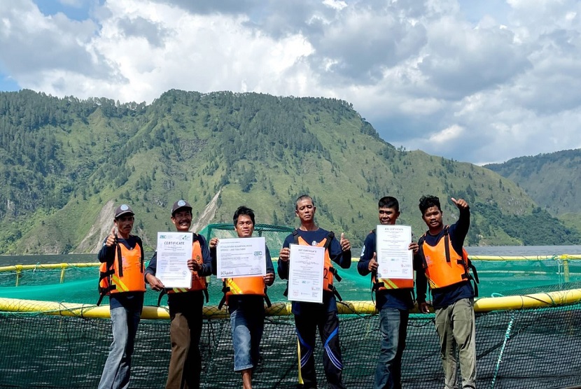 Regal Springs Indonesia sebagai produsen budidaya ikan Tilapia di Indonesia berhasil meraih  sertifikasi Aquaculture Stewardship Council (ASC) untuk keempat kalinya sejak 2012. Sepuluh tahun lalu pada hari ini, budidaya ikan Tilapia Regal Springs di Danau Toba, Sumatera Utara, Indonesia, menjadi tempat pembudidaya ikan pertama di dunia yang mendapatkan sertifikat Aquaculture Stewardship Council (ASC)