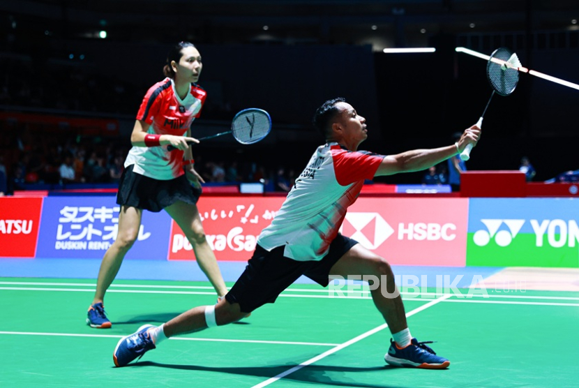Rehan Naufal Kusharjanto/Gloria Emanuelle Widjaja saat berlaga di Japan Open 2025.