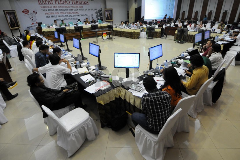  Rekapitulasi suara nasional Pemilihan Umum Legislatif (Pileg) 2014 di Kantor Komisi Pemilihan Umum (KPU), Jakarta, Rabu (7/5). 