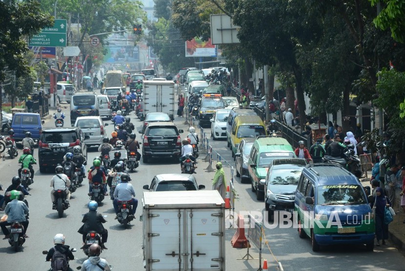 Rekayasa lalu lintas di Jalan Sukajadi, Kota Bandung, Selasa (13/8).