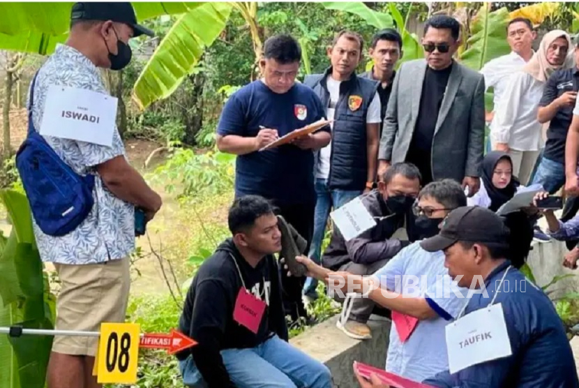 Hasil Rekonstruksi, Darso Dipukul Polisi Sampai Terjengkang dan Diancam akan Ditembak