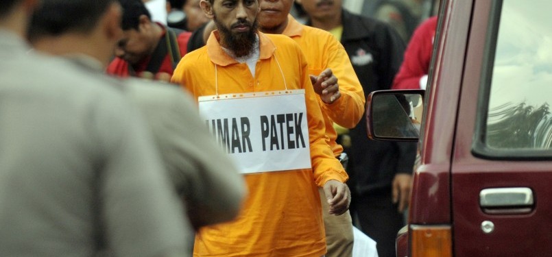 Rekonstruksi Umar Patek di sebuah rumah kontrakan Jalan Pulau Menjangan, Denpasar, Bali, Kamis (20/10). (ANTARA/Nyoman Budhiana)