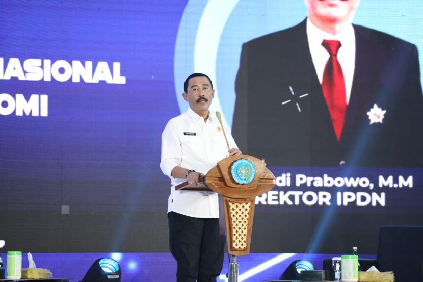 Rektor Institut Pemerintahan Dalam Negeri (IPDN), Hadi Prabowo pada kegiatan Stadium General dalam rangka menyambut Dies Natalis IPDN ke-66 di Jatinangor, Jawa Barat, Rabu (23/2/2022).