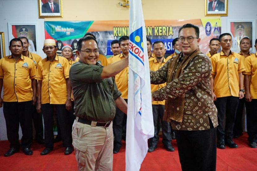  Rektor Institut Pertanian Bogor Arif Satria saat menyaksikan deklarasi SPR Kecamatan Lais dan Kecamatan Plakat Tinggi, Senin (16/3) di PTPN 7 Unit Betung, Desa Teluk Kijing III, Kecamatan Lais. (Musi Banyuasin)