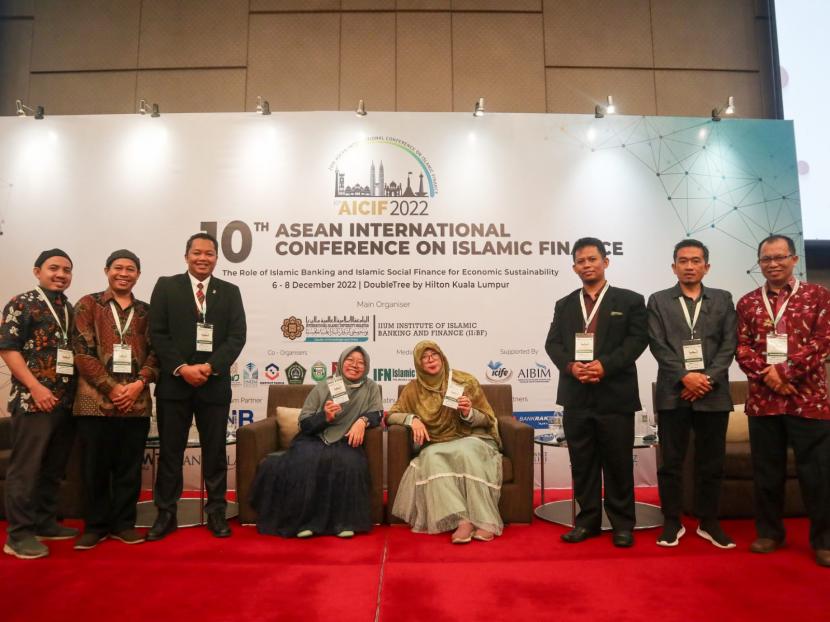 Rektor Institut Tazkia & delegasi menghadiri acara The 10th AICIF (ASEAN International Conference on Islamic Finance) yang diselenggarakan oleh IIUM Institute of Islamic Banking And Finance (IIBF) di Malaysia. 