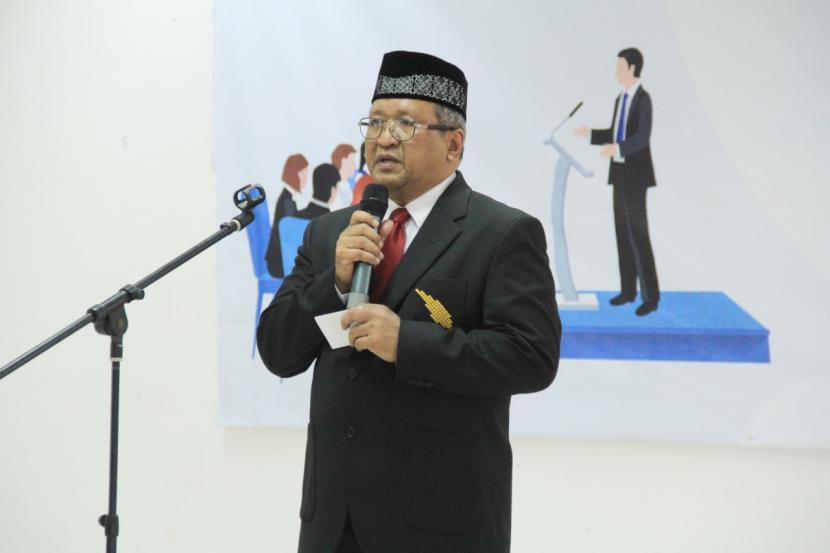 Rektor Institut Teknologi Sumatera Ofyar Z Tamin memberikan subsidi kuota internet mahasiswa selama kuliah daring, Rabu (1/4). 