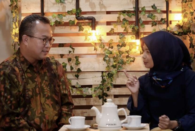 Rektor IPB, Arif Satria, saat berbincang dengan jurnalis Republika, Yeyen Rostiyani, dalam program serial iMPRESI, Republika TV.