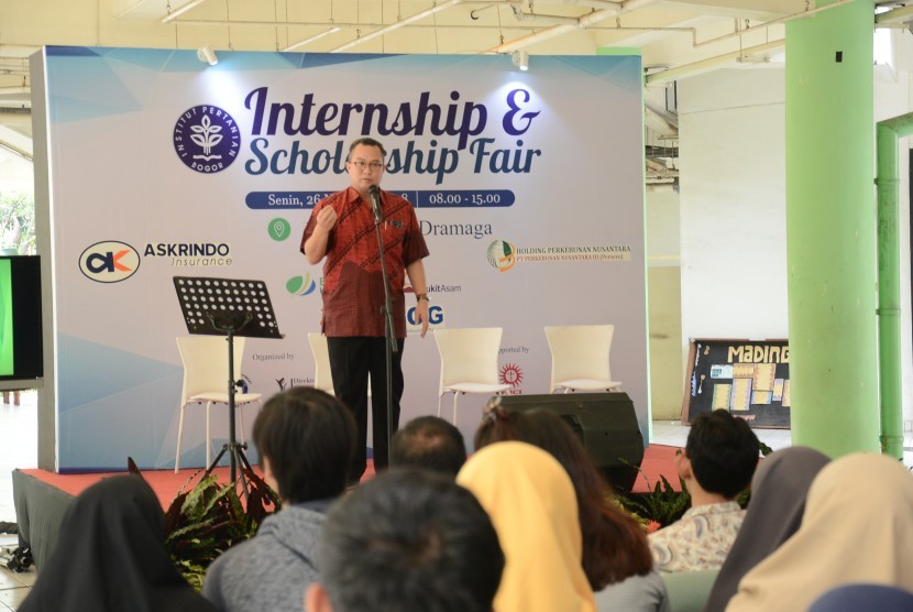 Rektor IPB, Dr Arif Satria membuka Internship and Scholarship Fair.