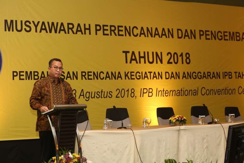 Rektor IPB Dr Arif Satria membuka Musrenbang IPB. 