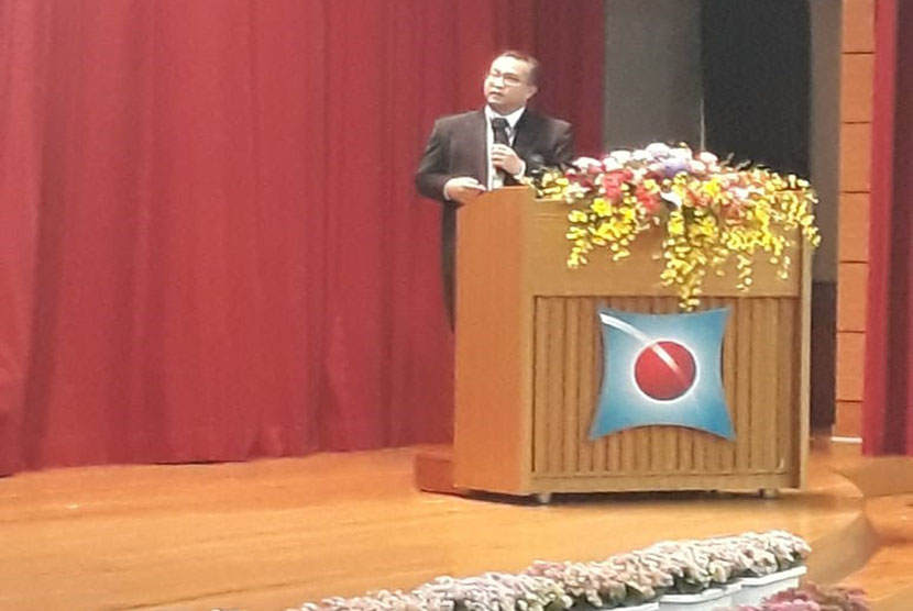 Rektor IPB sedang menyampaikan pemikiran tentang pertanian 4.0 di Taiwan
