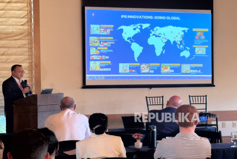 Rektor IPB University Arif Satria menjadi keynote speaker pada acara Living Lab Summit yang berlangsung di Stanford University, AS pada 6-7 Oktober 2025.
