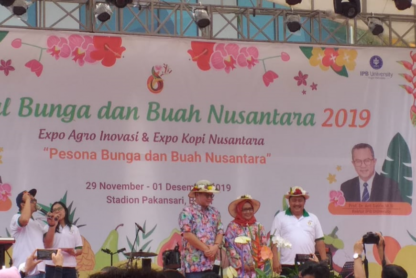 Rektor IPB University, Prof Air Satria meresmikan Festival Bunga dan Buah Nusantara (FBBN) 2019. 