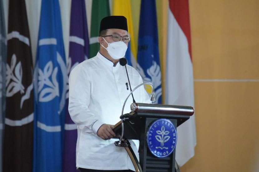 Rektor IPB University, Prof Arif Satria memberikan kata sambutan di acara Halal Bi Halal 1442 H, Senin (17/5).