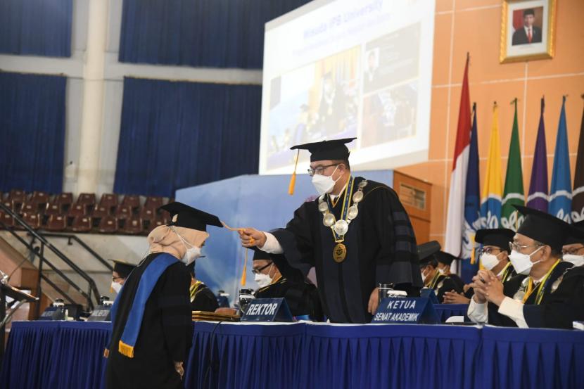Rektor IPB University Prof Arif Satria mewisuda 370 lulusan baru secara langsung, Rabu (29/6).