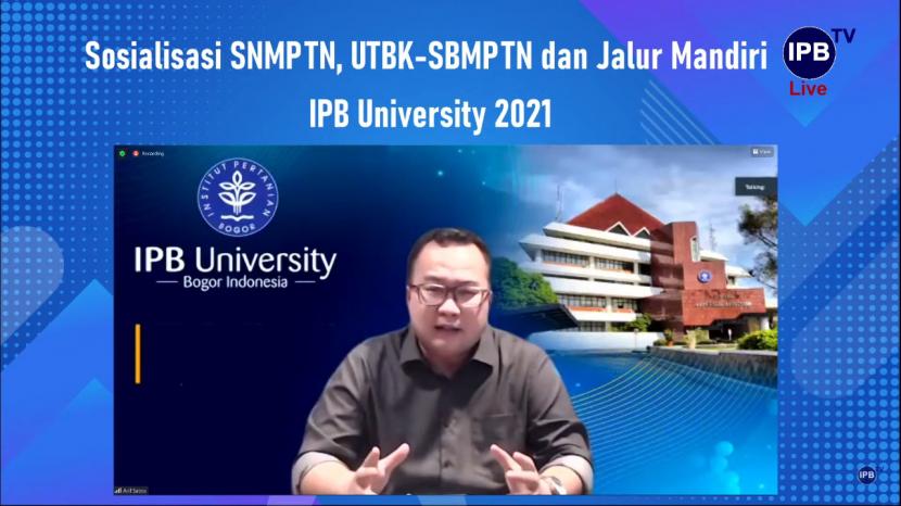 Rektor IPB Univerwity Prof Dr Arif Satria menyampaikan kata sambutan pada acara Sosialisasi Seleksi Masuk IPB University, Sabtu  (16/1).