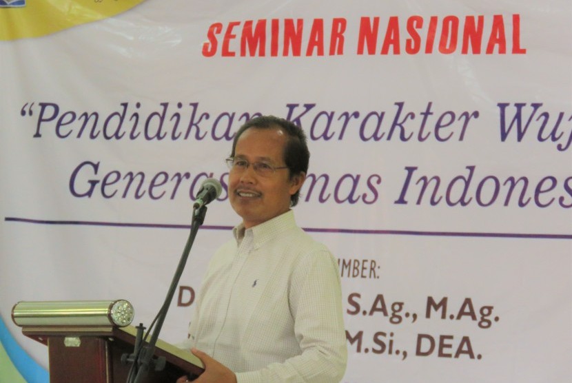 Rektor UAA Prof Hamam Hadi dalam seminar ‘Pendidikan Karakter Wujudkan Generasi Emas Indonesia’. 