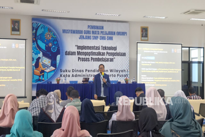 Rektor UBSI Jadi Narasumber Pembinaan MGMP Jenjang SMP di Kampus UBSI