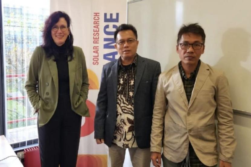 Rektor UIN Suska Riau Prof Dr Khairunnas Rajab M.Ag didampingi Muhammad Absor M.Pd bertemu Prof Angele Reinders yang merupakan profesor di bidang Desain Sistem Energi Berkelanjutan di Technische Universiteit Eindhoven (TU/e). 