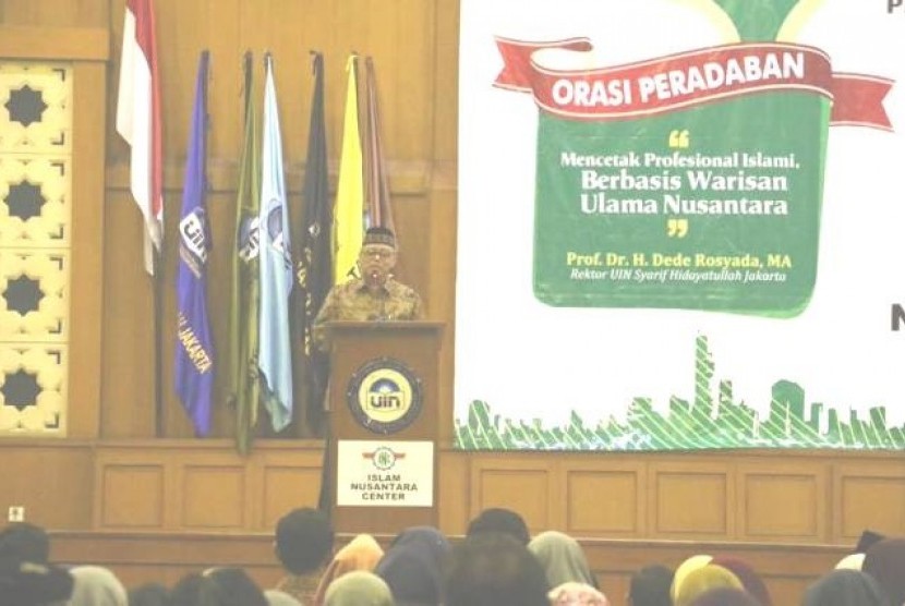 Rektor UIN Syarif Hidayatullah Jakarta, Prof Dede Rasyada saat berorasi dalam peluncuran Islam Nusantara Center di UIN Jakarta, Selasa (11/4)