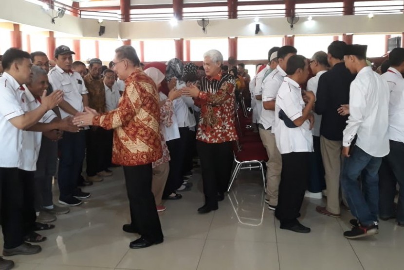 Rektor Ukris, Dr H Abdul Rivai saat Halal Bi Halal di Gedung Pendopo Unkris, Jatiwaringin, Bekasi, Rabu (12/6).