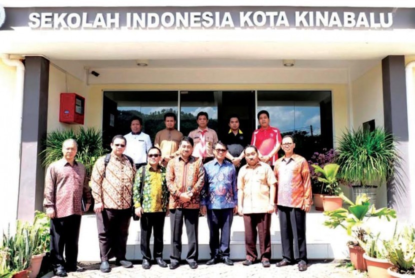 Rektor UMJ Syaiful Bakhri didampingi Wakil Rektor Bidang Akademik, A. Kahar Maranjaya dan Dekan FKK saat berkunjung ke Sabah pada 7-9 Desember 2016. 