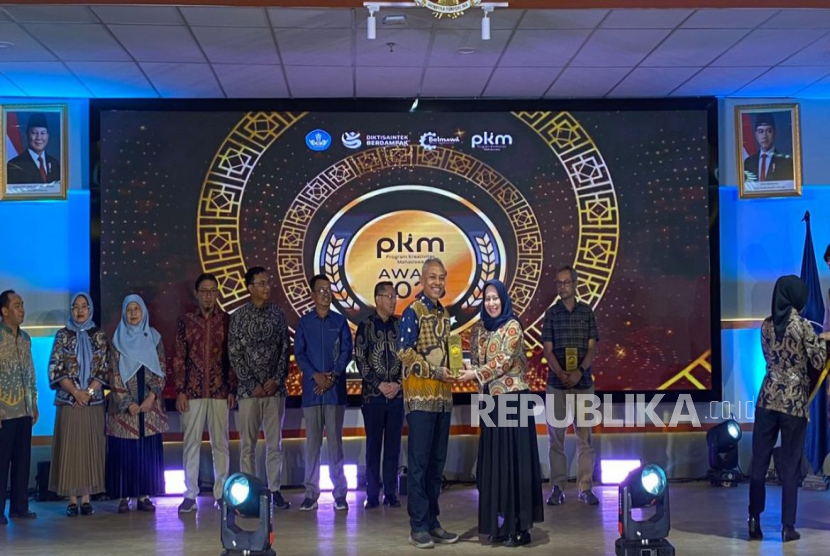 UMS Raih Penghargaan Perguruan Tinggi Penerima PKM Insentif Terbanyak pada Ajang PKM Award 2025