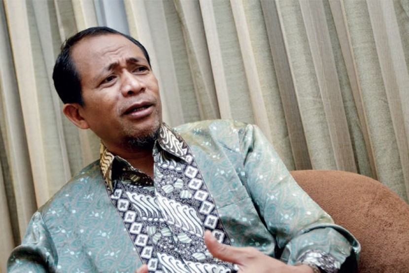 Rektor Unhalu Usman Rianse