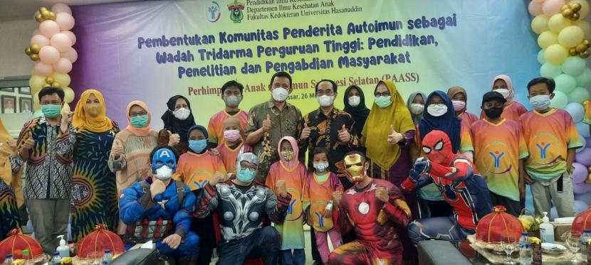 Rektor Unhas, Jamaluddin Jompa meresmikan pembentukan komunitas Perhimpunan Anak Autoimun Sulawesi Selatan (PAASS), di Makassar, Kamis (26/5/2022)