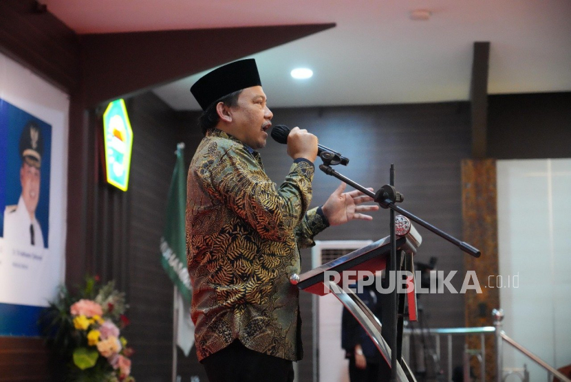 Rektor Unisma 45 Bekasi, Amin.