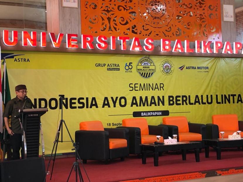  Rektor Universitas Balikpapan M Isradi Zainal saat menghadiri seminar Indonesia Ayo Aman Berlalulintas, di Universitas Balikpapan, akhir pekan.