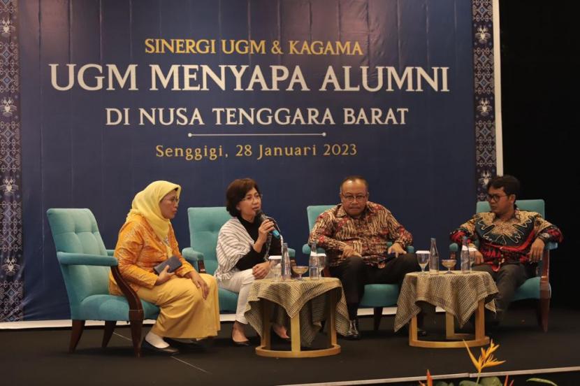 Rektor Universitas Gadjah Mada (UGM), Ova Emilia, menghadiri UGM Menyapa Alumni di Sheraton Senggigi Hotel, Lombok, NTB.