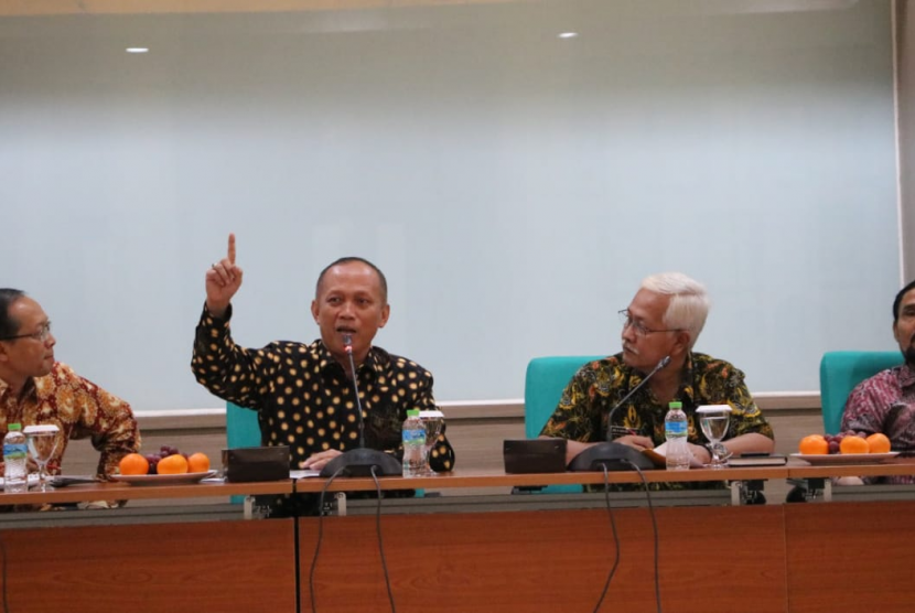Rektor Universitas Islam Negeri (UIN) Sunan Gunung Djati Bandung, Prof Mahmud  (kedua dari kiri)