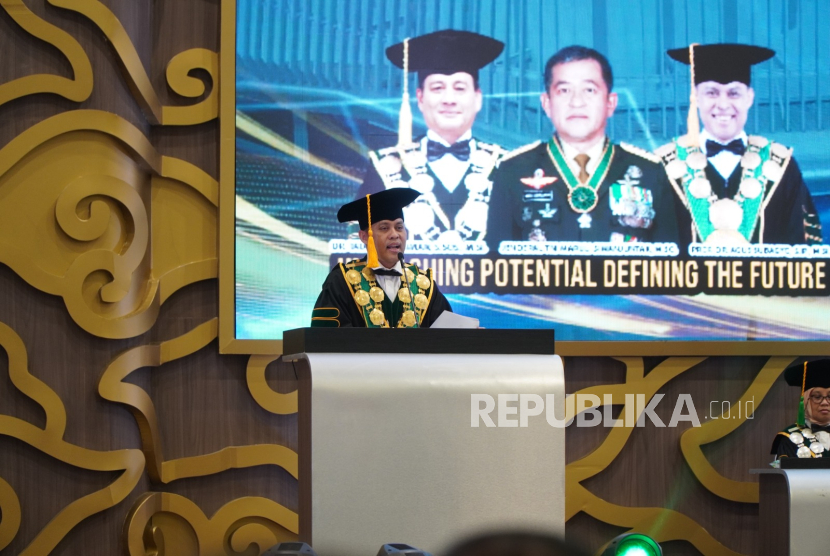 Rektor Universitas Jenderal Achmad Yani (Unjani) Cimahi, Agus Subagyo