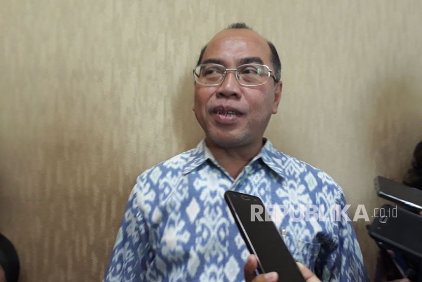 Rektor Universitas Muhammadiyah Surabaya Sukadiono