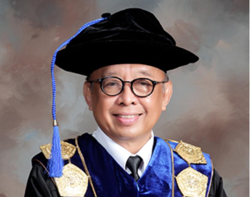 Rektor Universitas Pancasila, Edie Toet Hendratno. Polda Metro Jaya menjadwalkan ulang pemeriksaan terhadap rektor Universitas Pancasila