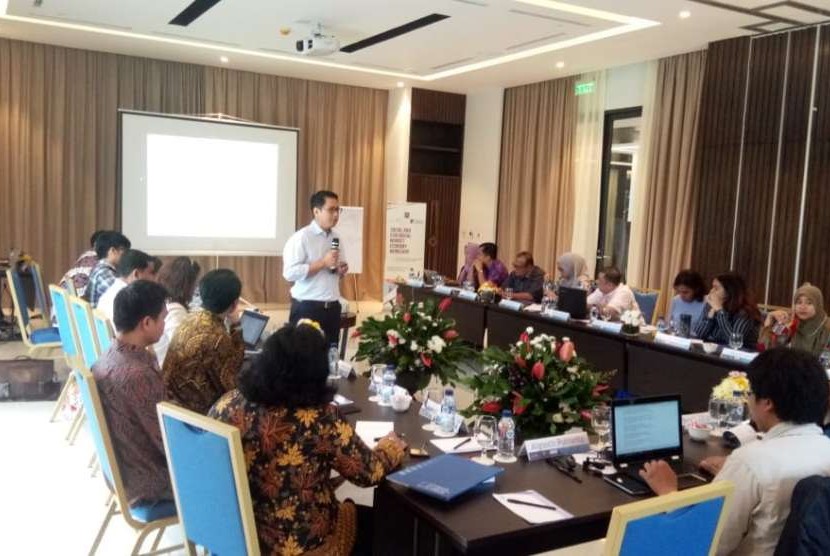 Rektor Universitas Paramadina, Firmanzah, berbicara di hadapan 23 peserta program pelatihan ekonomi pasar sosial di Hotel Grand Hyatt, Yogyakarta, Rabu (5/9).