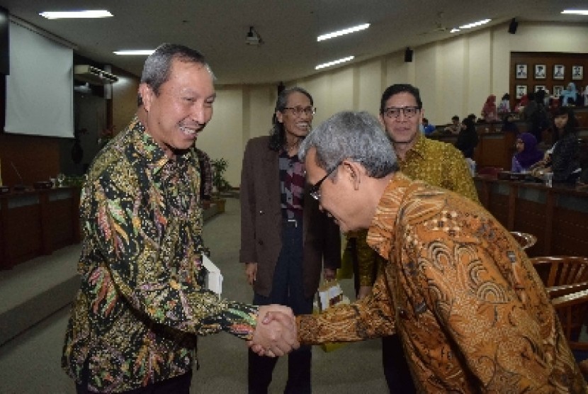 Rektor Universitas Pertahanan Laksdya Desi Albert Mamahit.