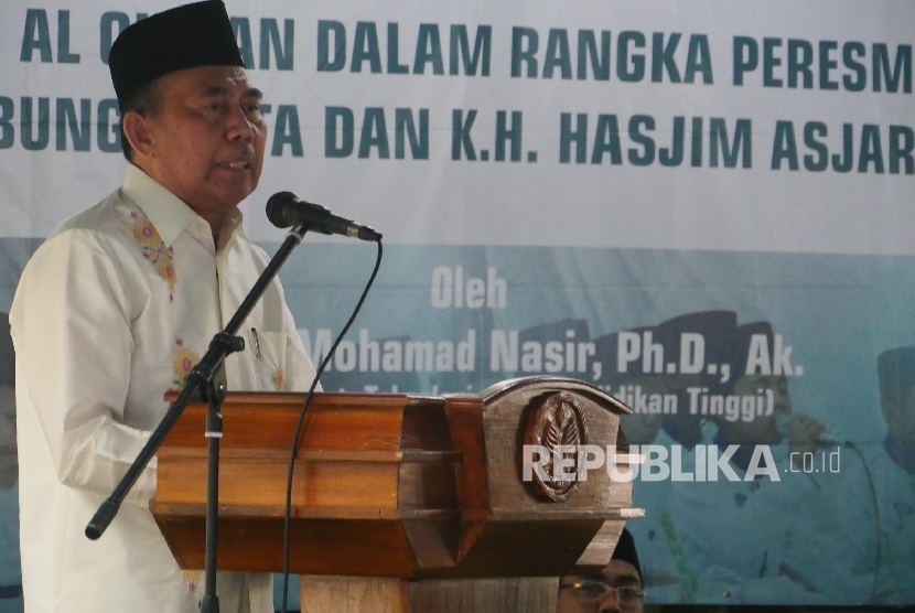  Rektor UNJ Djaali menyampaikan kata sambutannya pada acara peresmian gedung Bung Hatta dan KH Hasjim Asjari, di Jakarta, Rabu (9/2)