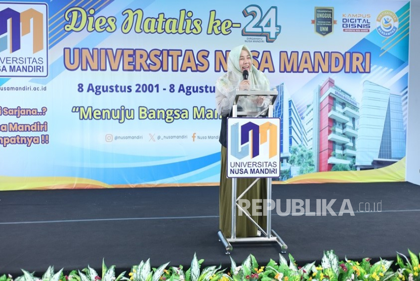 Rektor UNM Dwiza Riana menyampaikan rasa bangga dan syukur atas perjalanan panjang kampus dalam dies natalis ke 24.