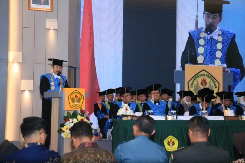 Rektor Unpas, Prof Dr Ir H Eddy Jusuf Sp, MSi MKom IPU mengatakan, saat ini Unpas telah memiliki 34 guru besar dan akan bertambah lagi 7 untuk tahun ini.