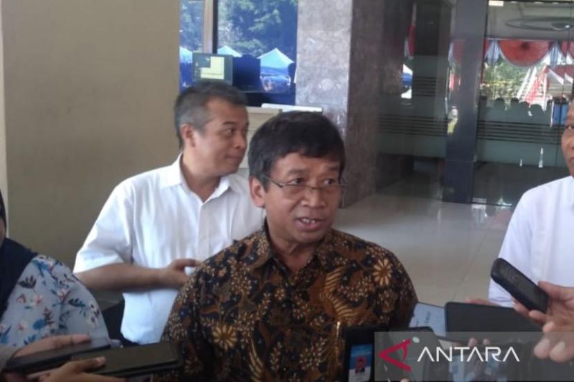Rektor UNS Jamal Wiwoho bertemu dengan wartawan di Solo, Jawa Tengah, beberapa waktu lalu. 