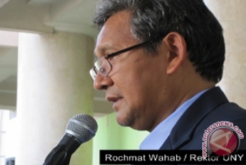 Rektor UNY Rochmat Wahab 