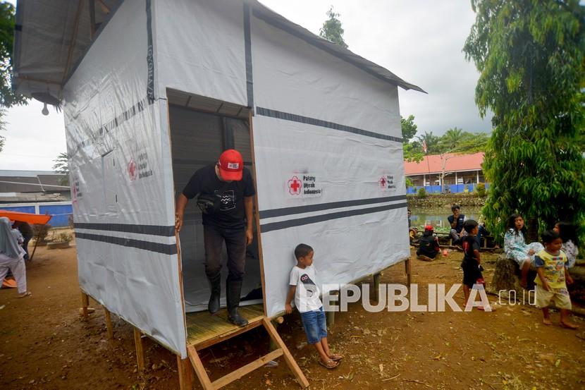 Contoh hunian sementara yang dibangun Palang Merah Indonesia (PMI) untuk korban gempa di Nagari Kajai, Kabupaten Pasaman Barat, Sumatera Barat  (ilustrasi)