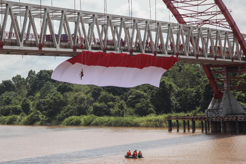 Ilustrasi Jembatan Kahayan di atas Sungai Kahayan, Palangka Raya, Kalimantan Tengah. Pemerintah Provinsi (Pemprov) Kalimantan Tengah (Kalteng) menyatakan, target akses air minum layak di daerah setempat terealisasi hingga 100 persen pada 2024.