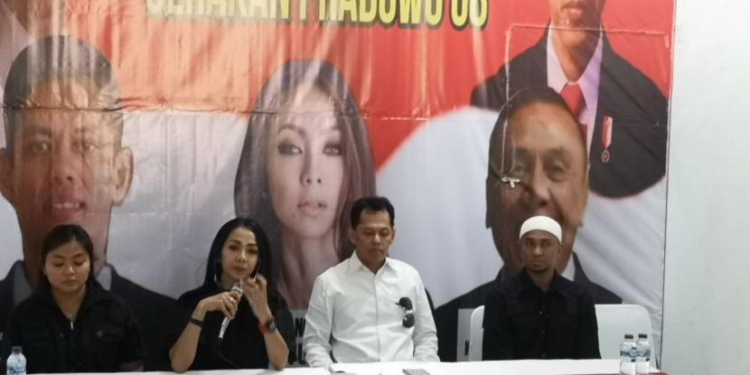 Relawan Gerakan Prabowo (GP) 08 yang dulunya mendukung Ganjar Pranowo kini memilih mendukung Prabowo Subianto.
