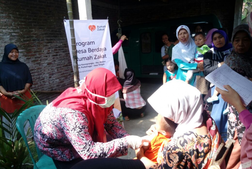Relawan Inspirasi Rumah Zakat dukung kegiatan imunisasi MR di Purbalingga.