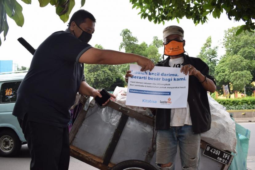 Lazismu Bagikan Sembako dan Masker untuk di Depok. Foto Ilustrasi: Relawan Lazismu Bergerilya Sampaikan Amanah Donatur